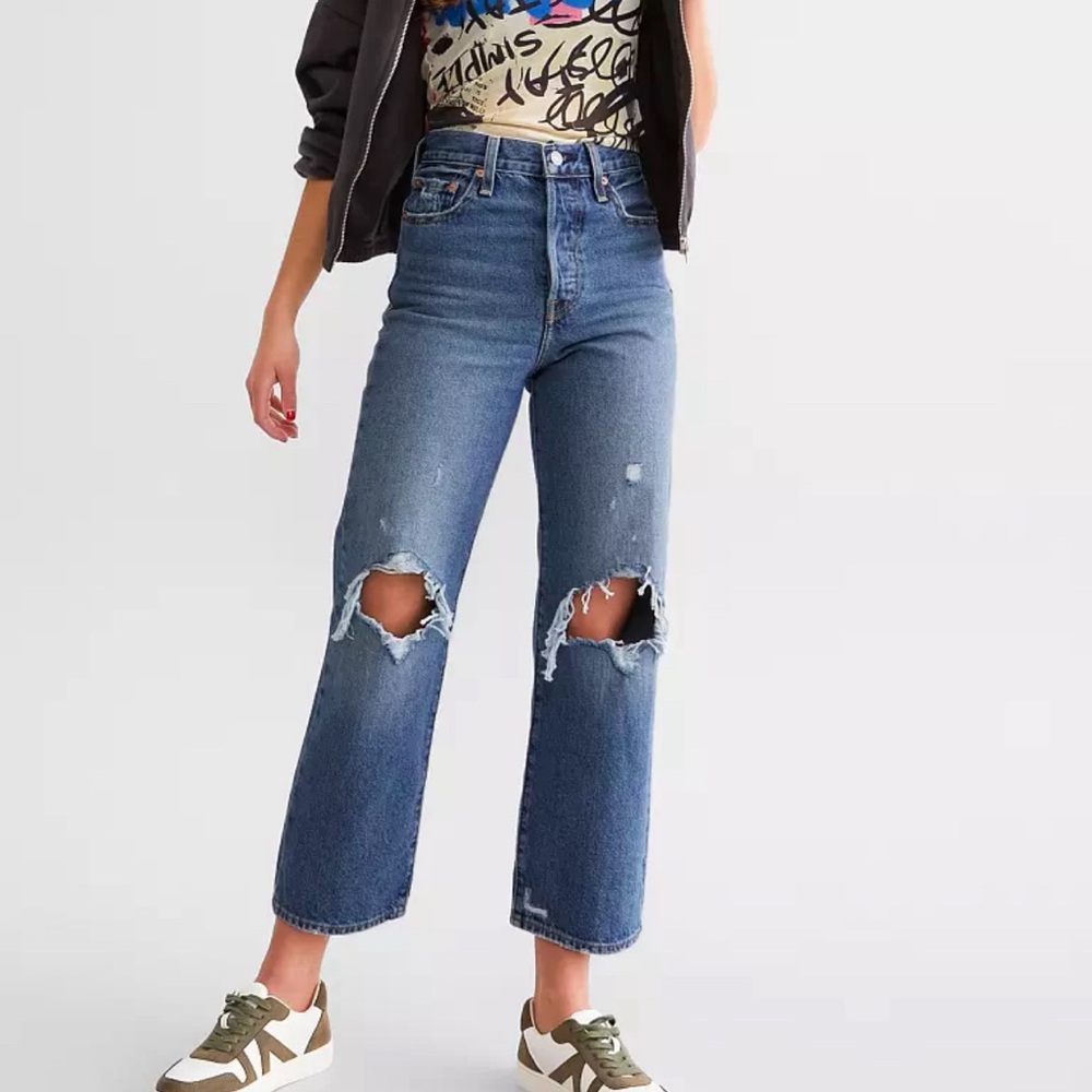 Levi’s Ribcage Ankle High Rise Straight Distressed Jeans